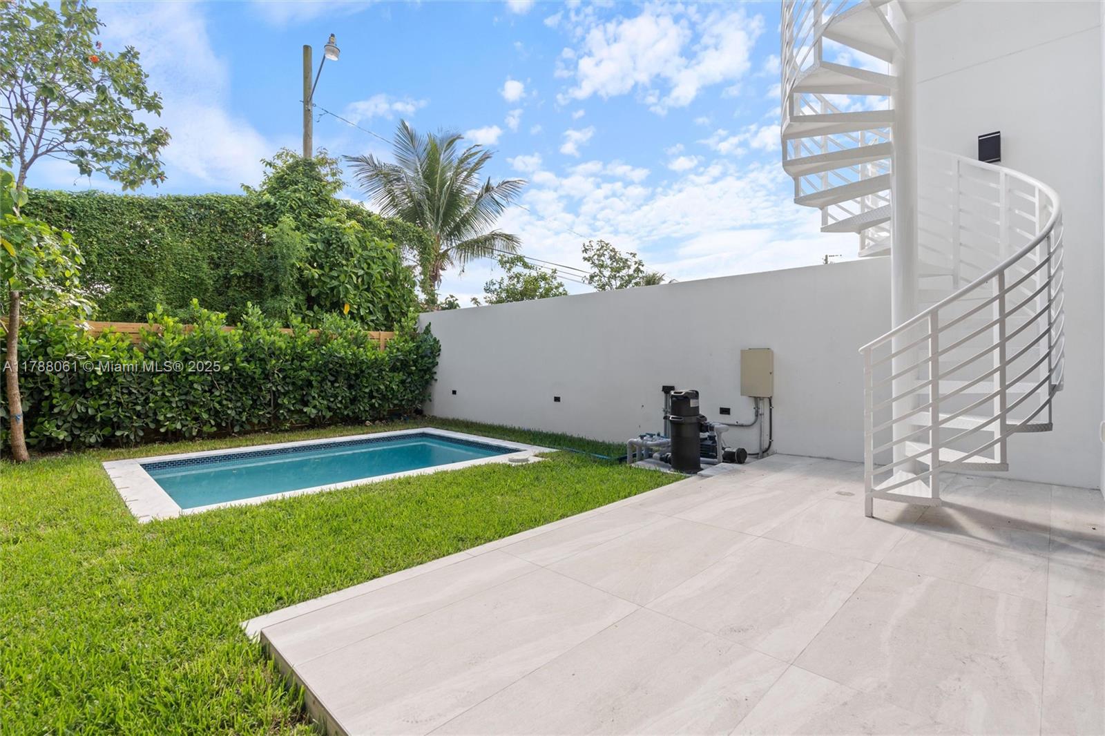1233 SW 13th Ave # A