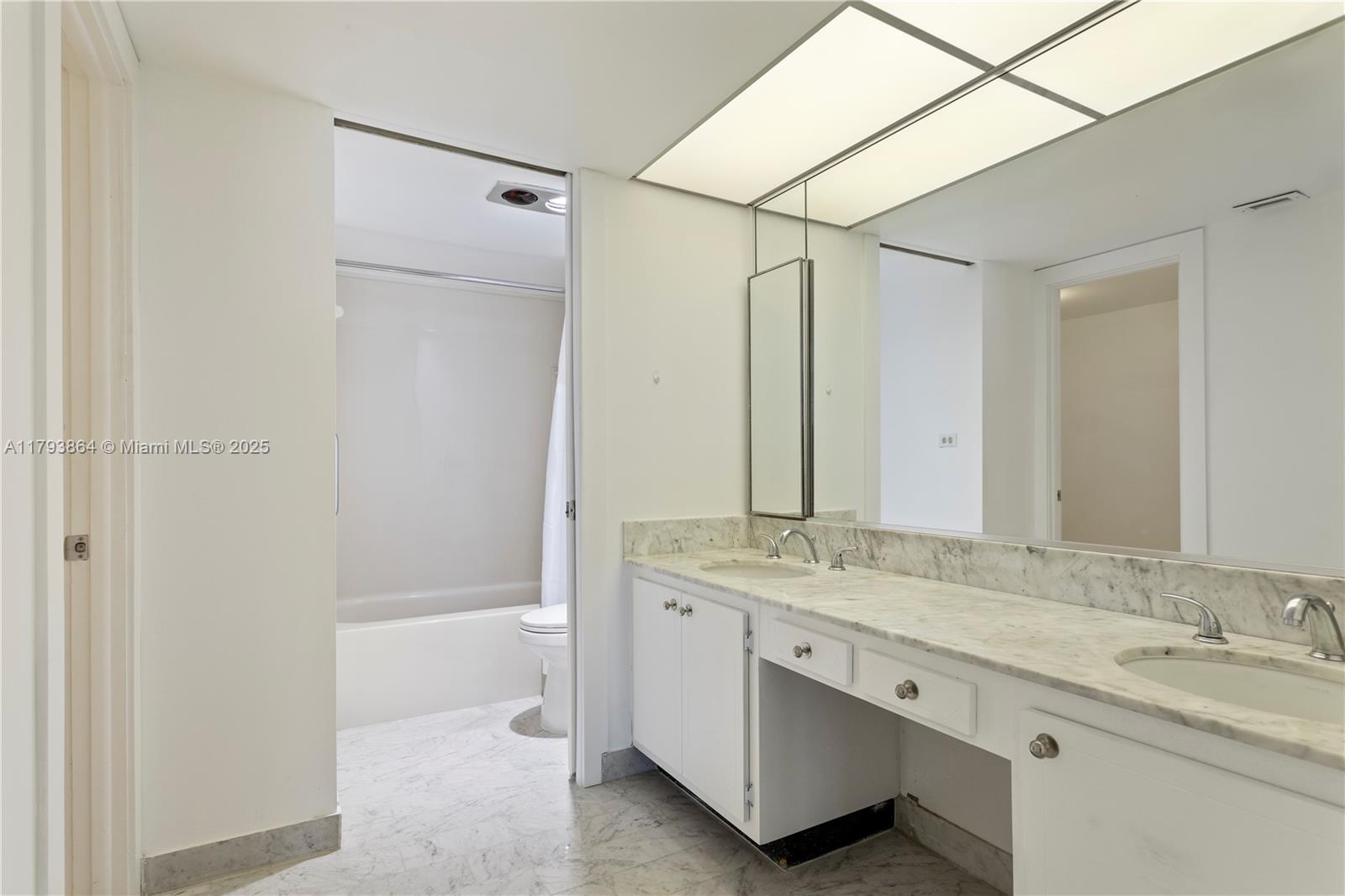 1121 Crandon Blvd # E1204