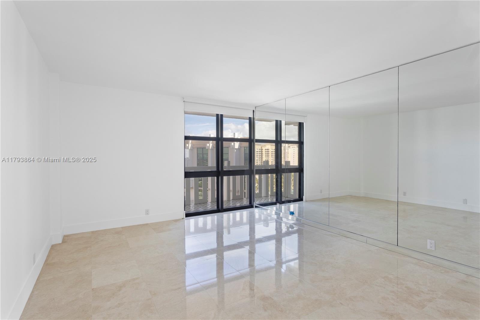 1121 Crandon Blvd # E1204