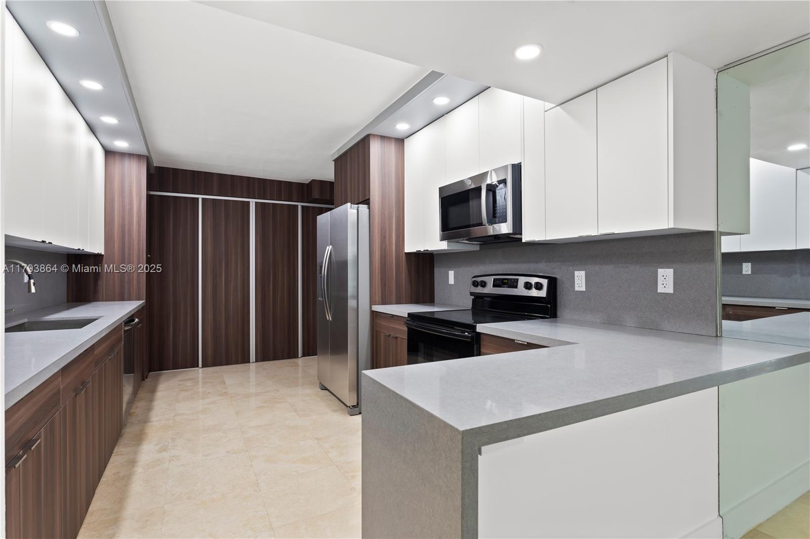 1121 Crandon Blvd # E1204