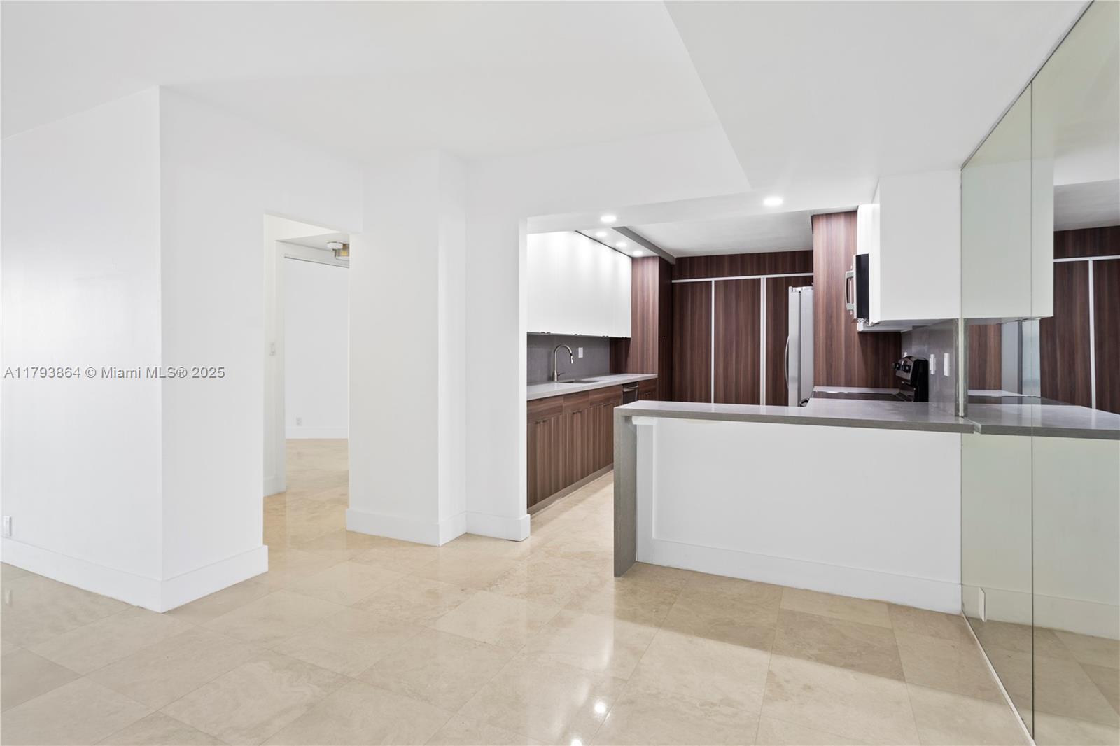 1121 Crandon Blvd # E1204