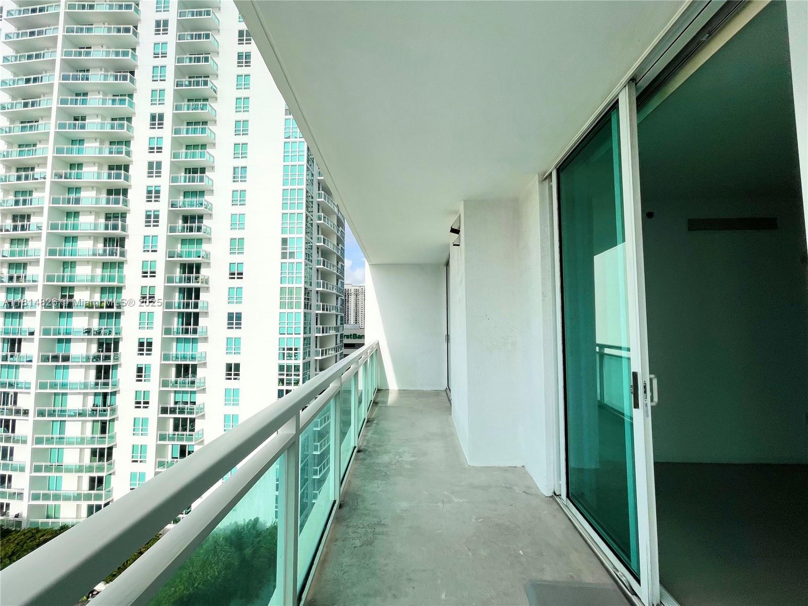 950 Brickell Bay Dr # 1907