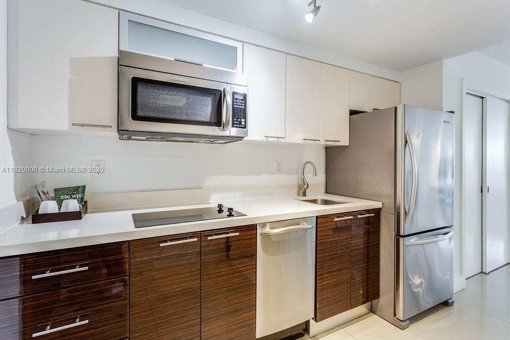 290 Bal Bay Dr # 207