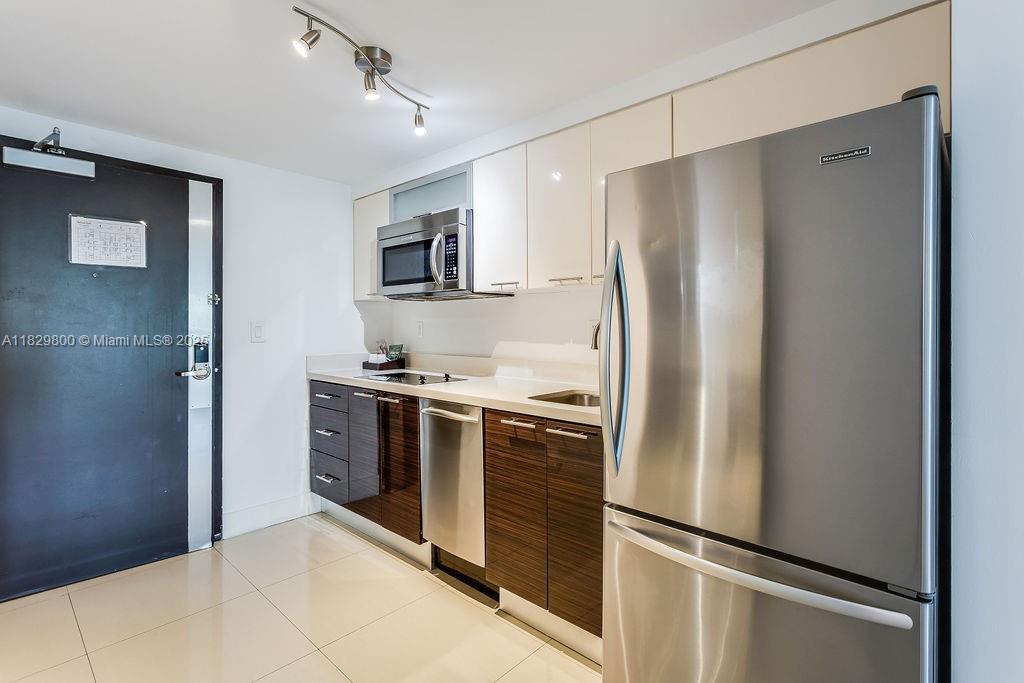 290 Bal Bay Dr # 207