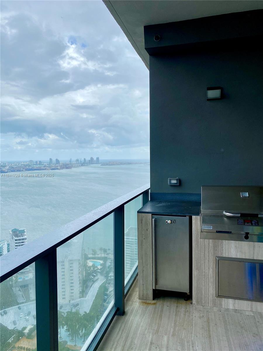 1451 Brickell Ave # 4204