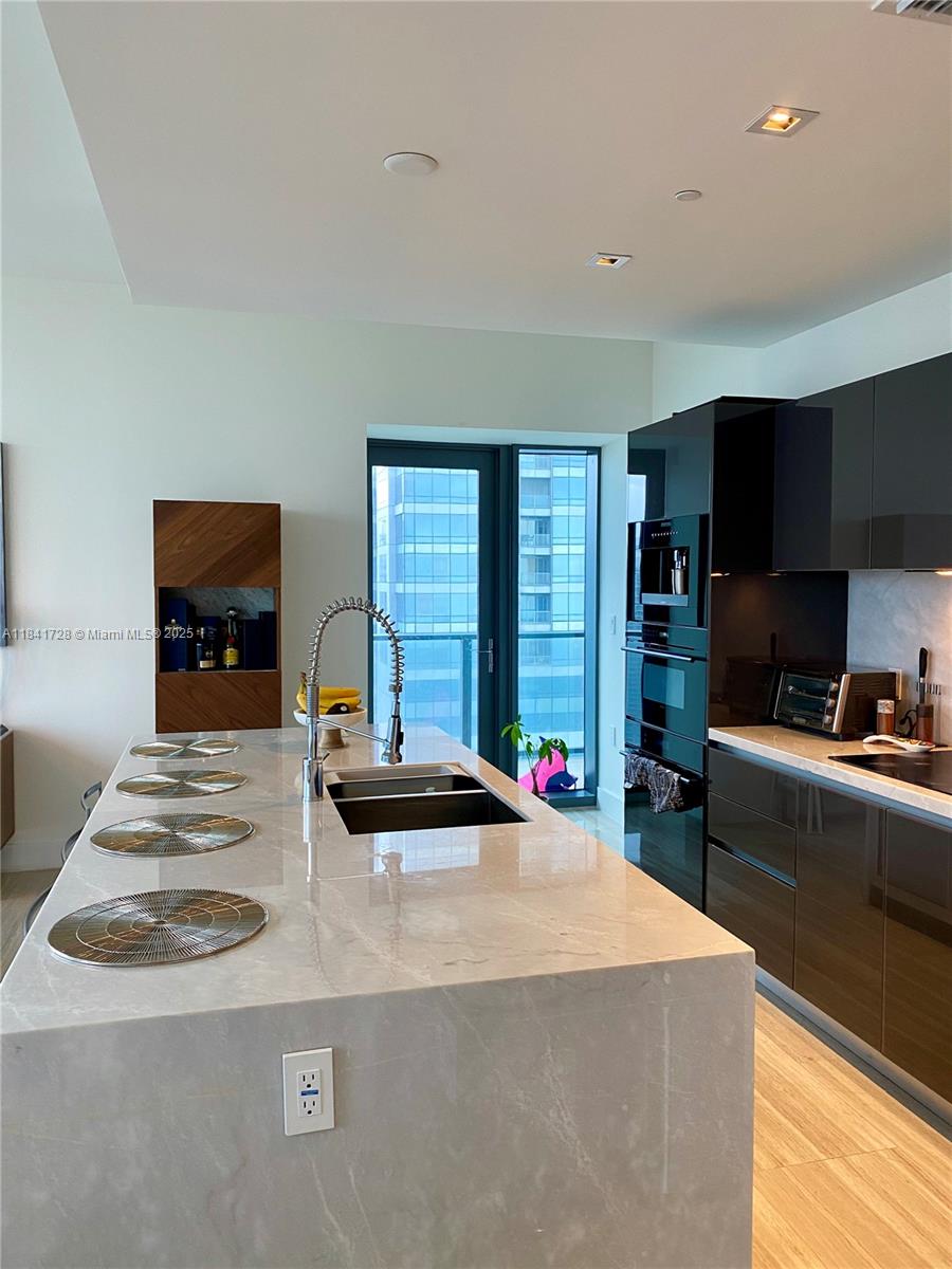 1451 Brickell Ave # 4204