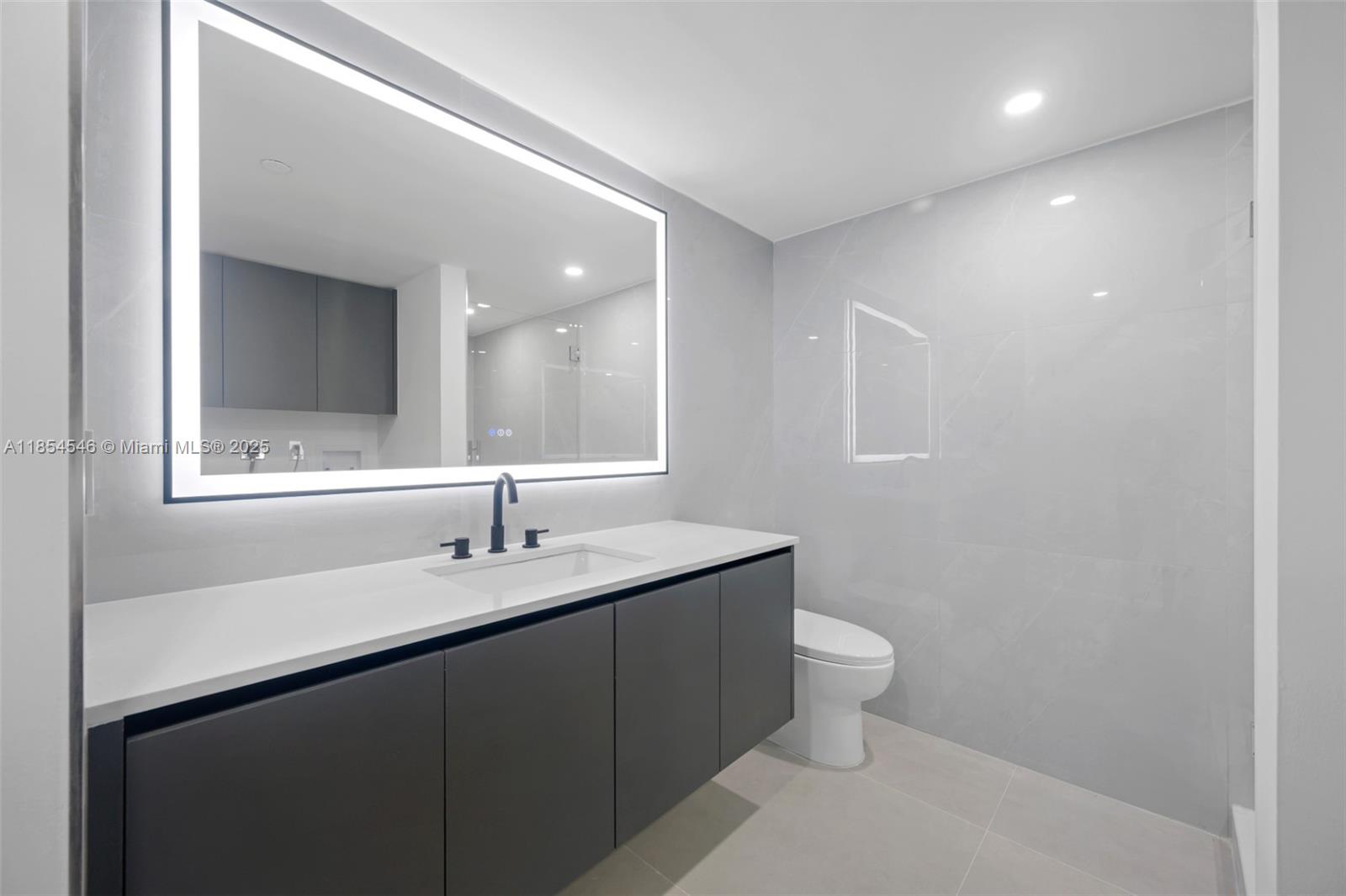 20281 E Country Club Dr # 1008