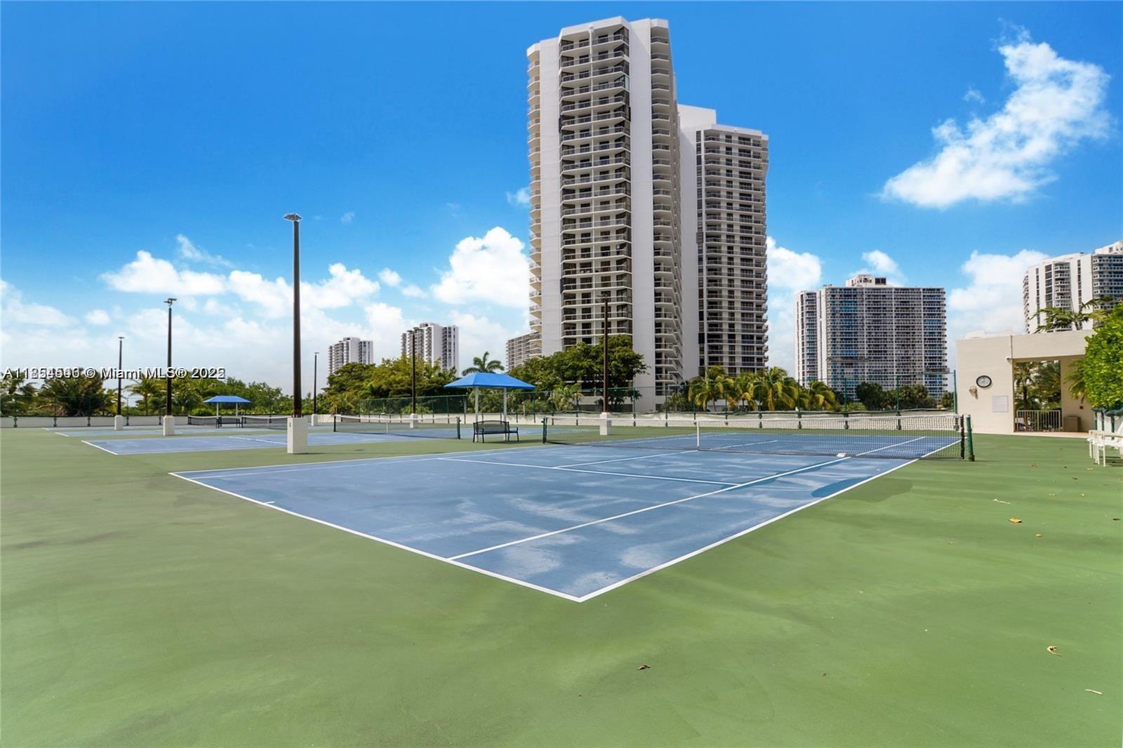 20281 E Country Club Dr # 1008