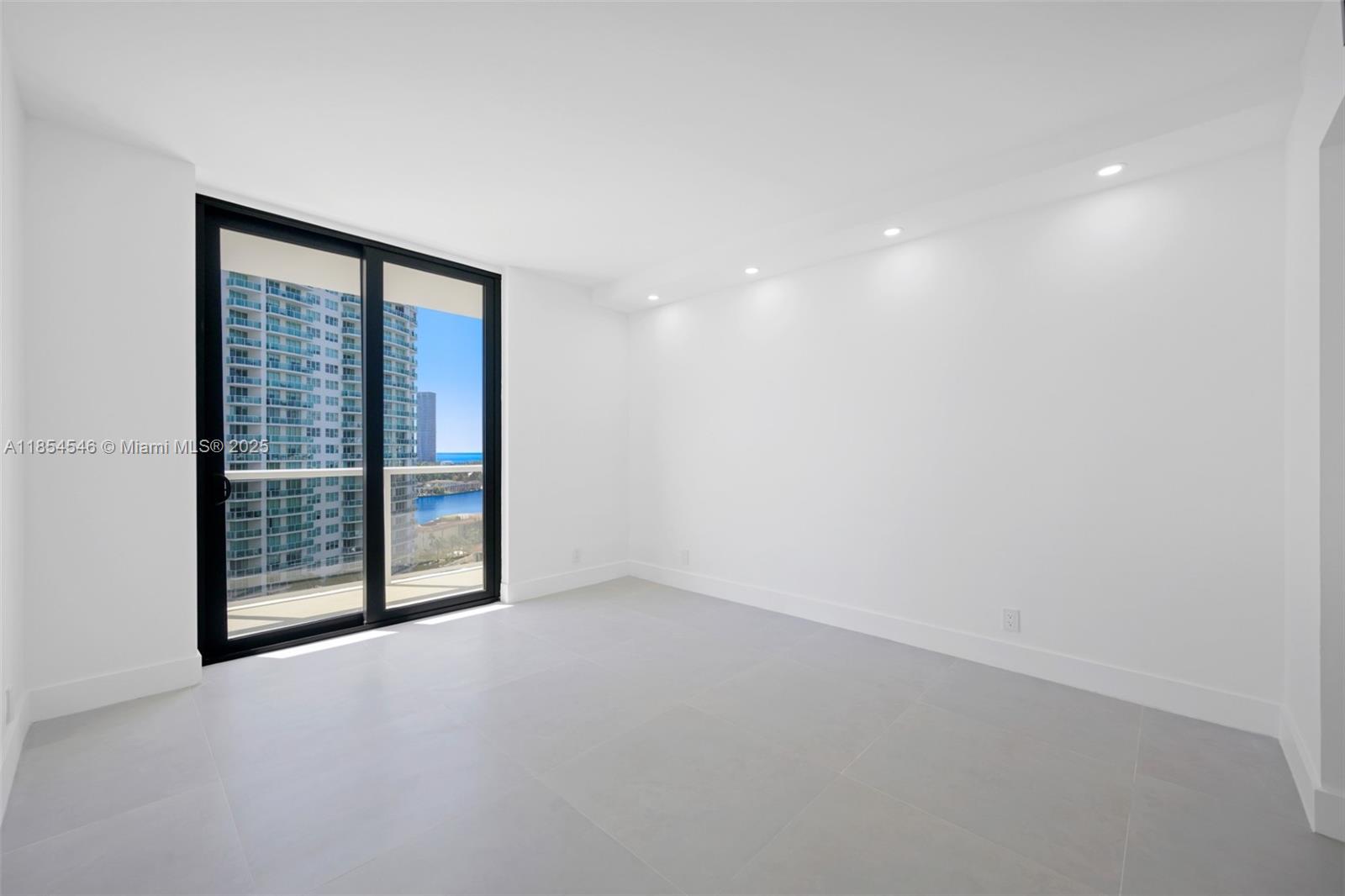 20281 E Country Club Dr # 1008