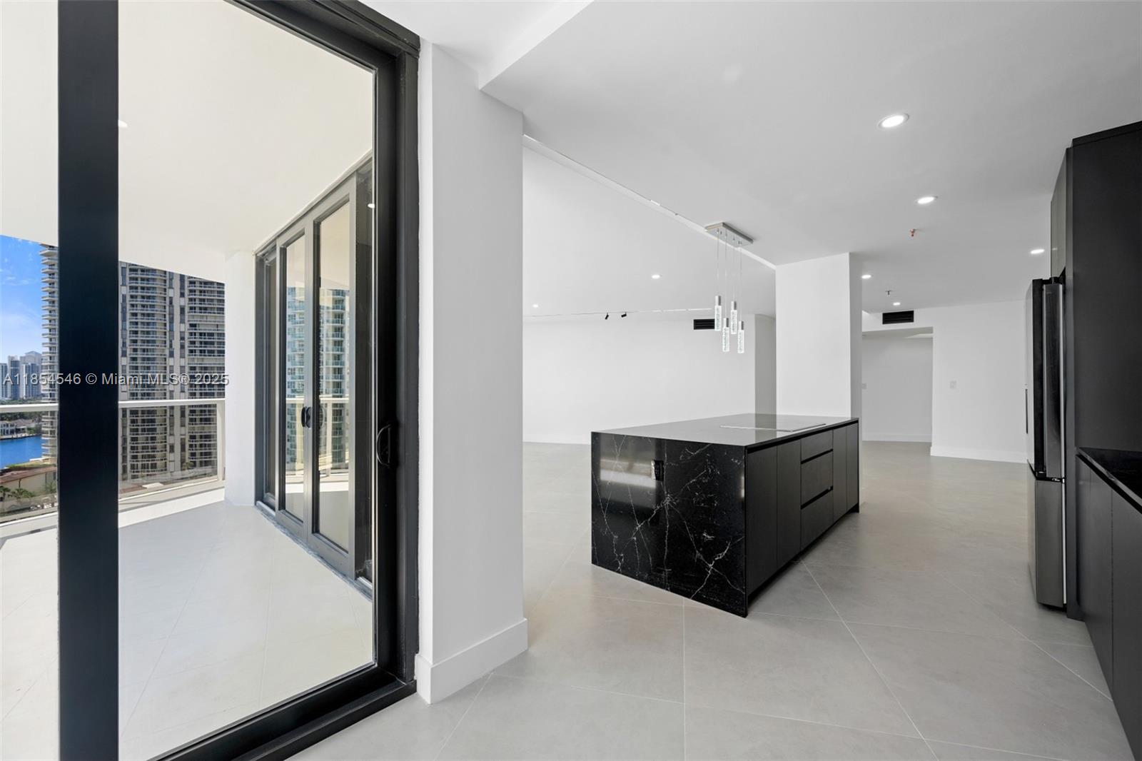 20281 E Country Club Dr # 1008