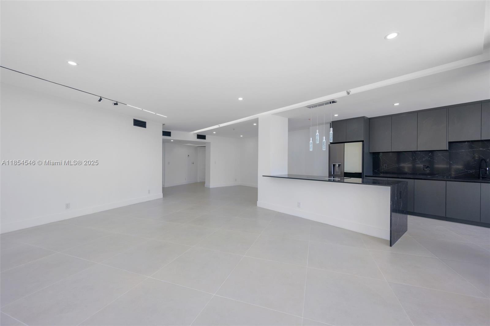 20281 E Country Club Dr # 1008