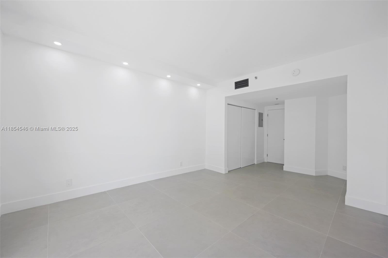 20281 E Country Club Dr # 1008