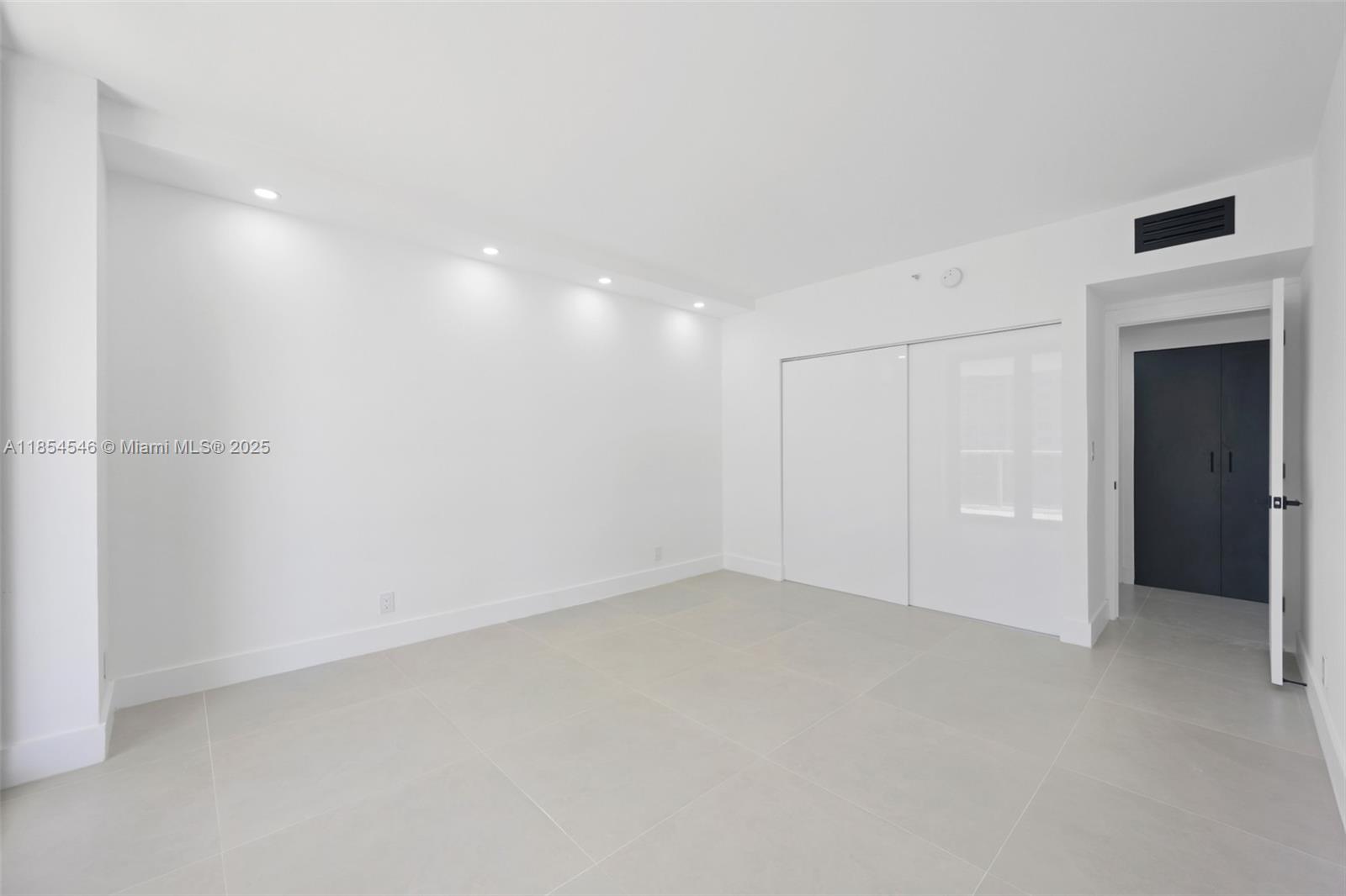 20281 E Country Club Dr # 1008