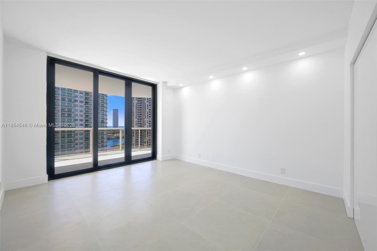 20281 E Country Club Dr # 1008