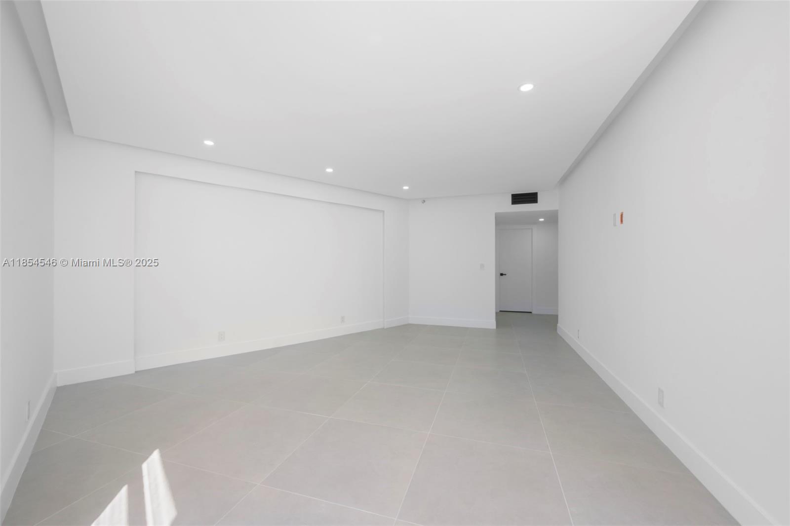 20281 E Country Club Dr # 1008