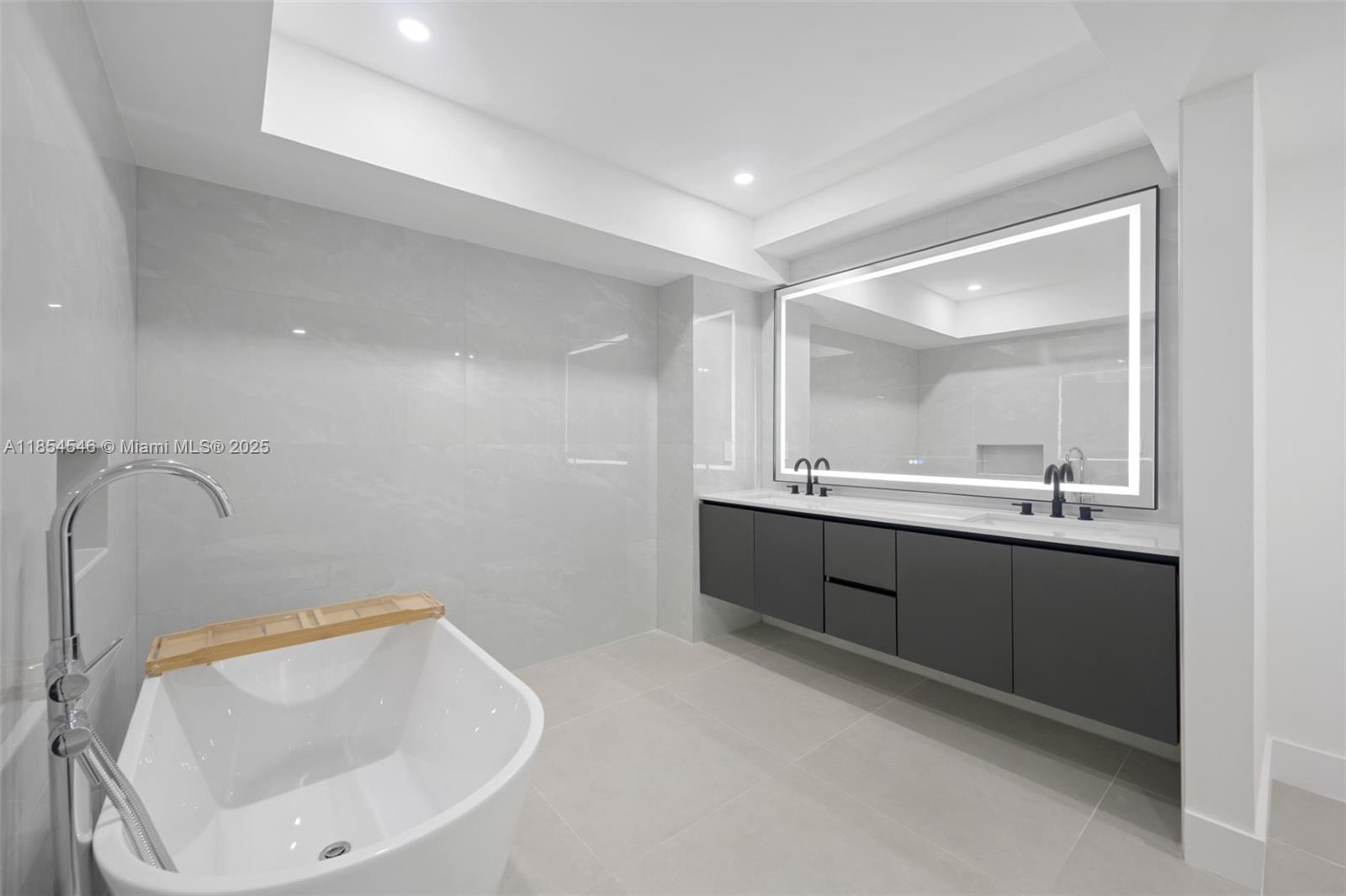 20281 E Country Club Dr # 1008