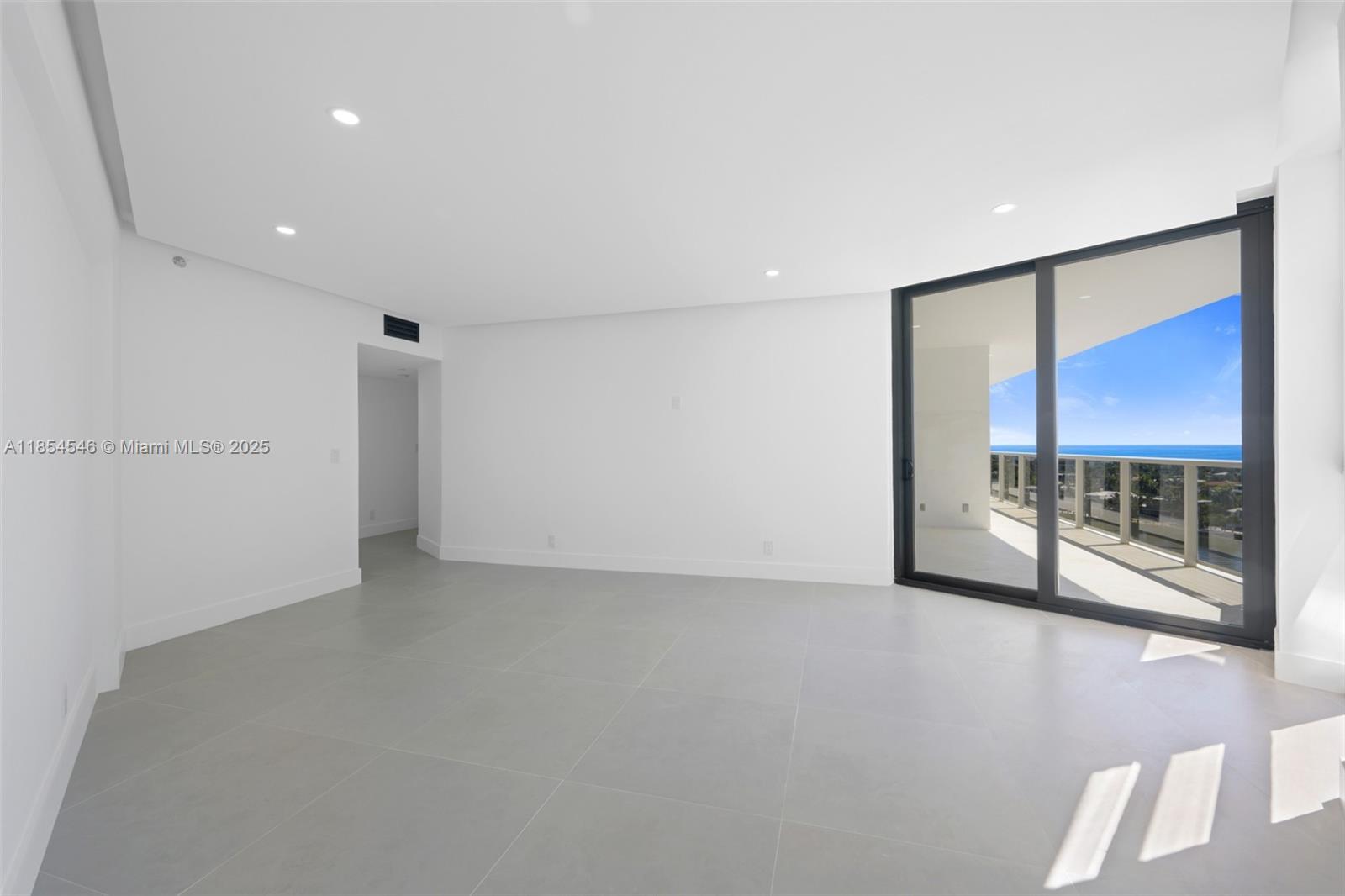 20281 E Country Club Dr # 1008