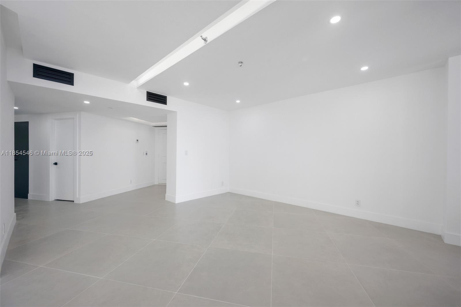 20281 E Country Club Dr # 1008