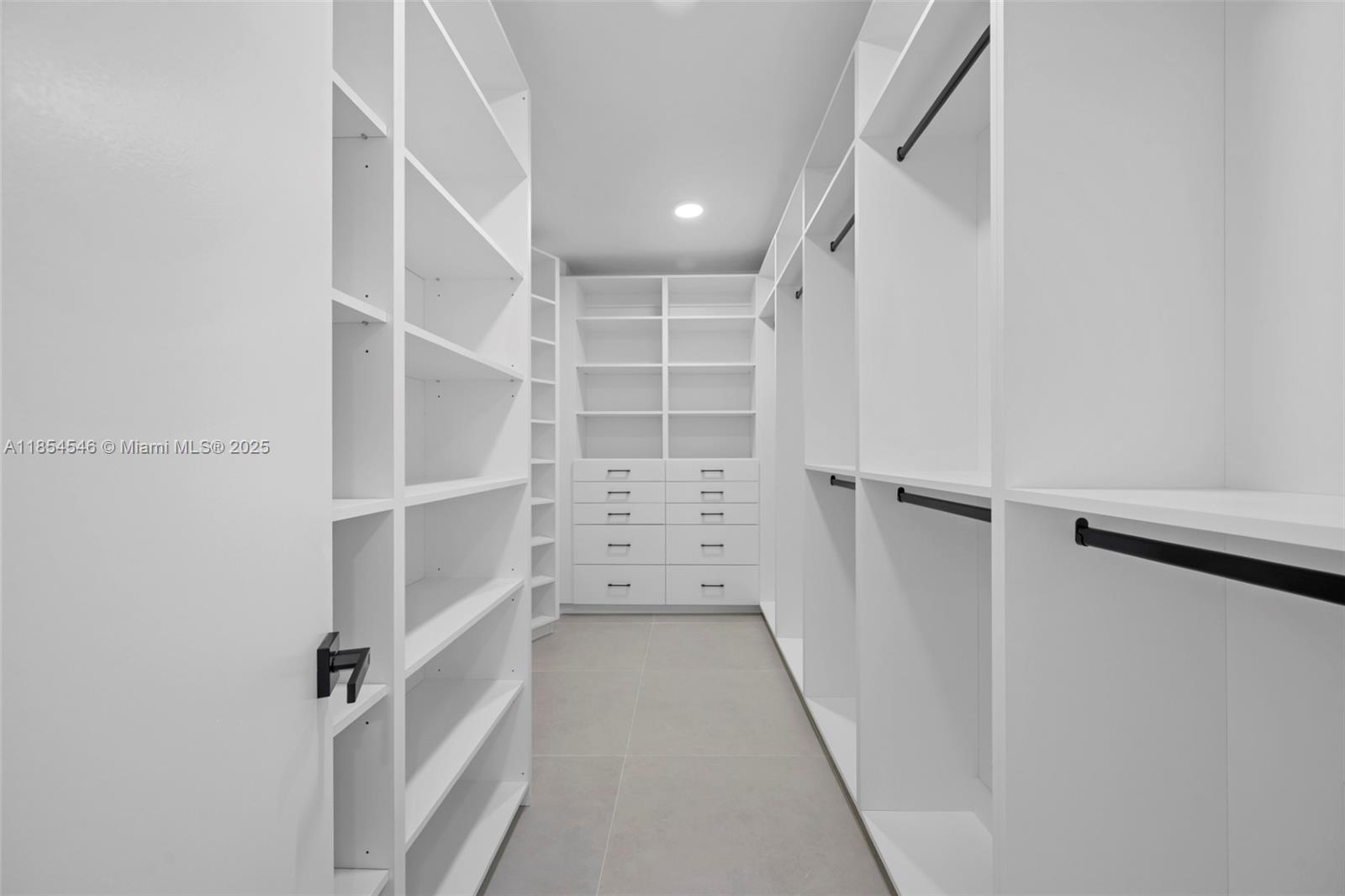 20281 E Country Club Dr # 1008