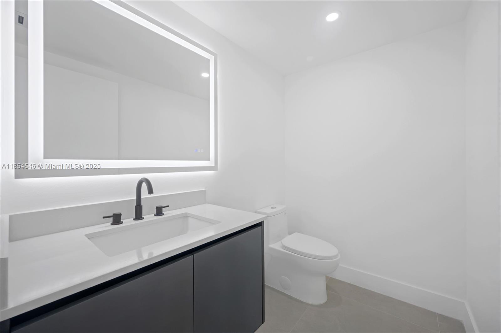 20281 E Country Club Dr # 1008