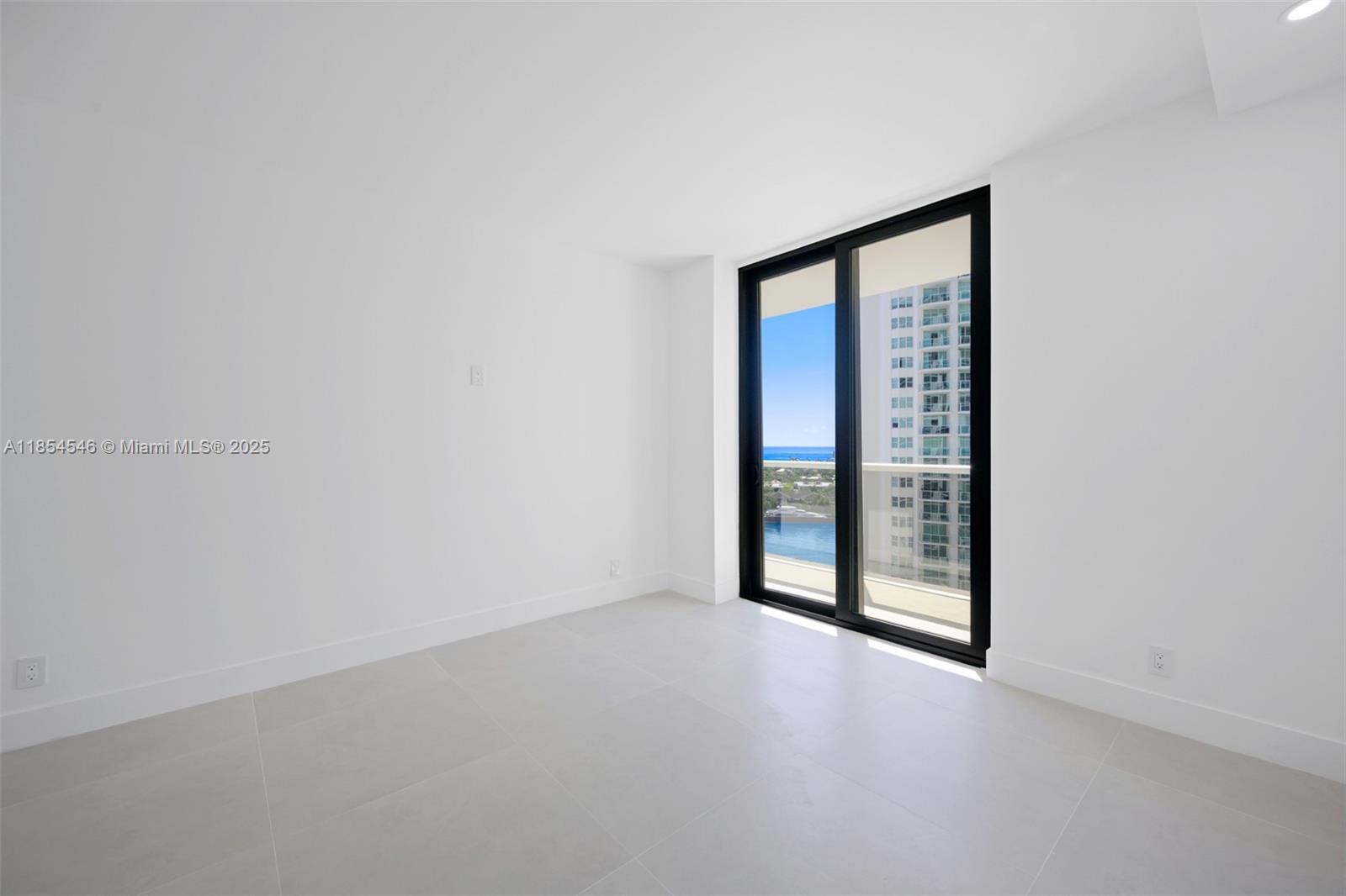 20281 E Country Club Dr # 1008