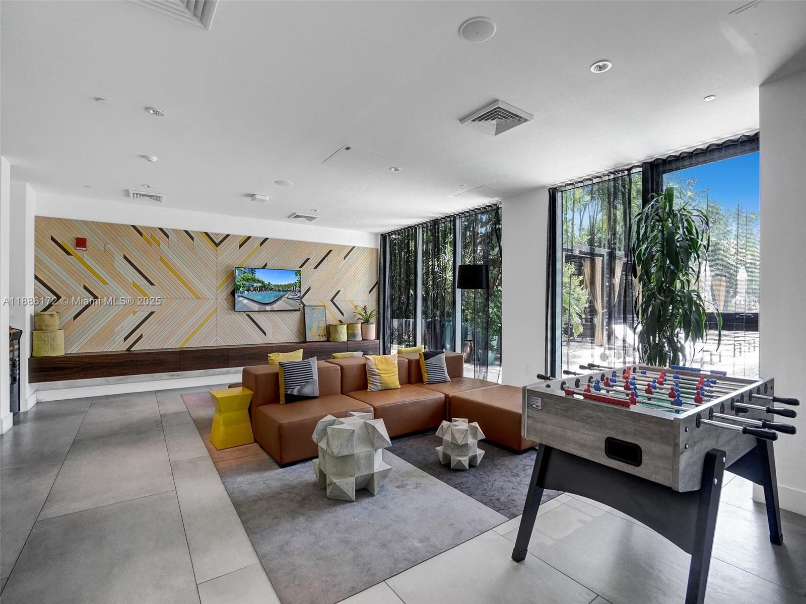 121 NE 34th St # 1406A