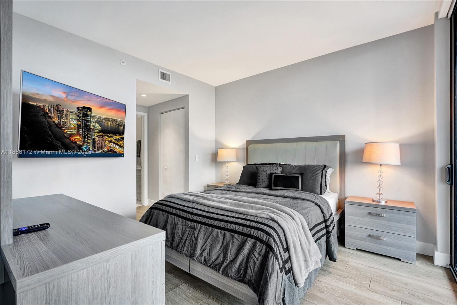 121 NE 34th St # 1406A