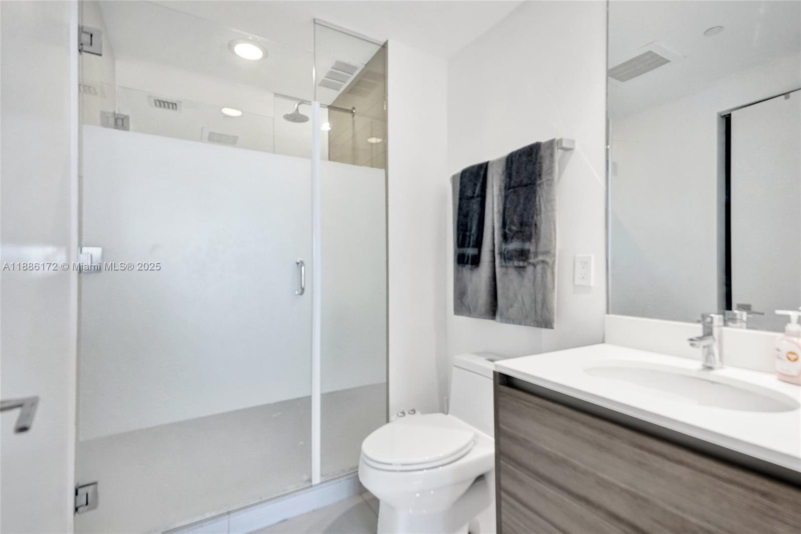 121 NE 34th St # 1406A