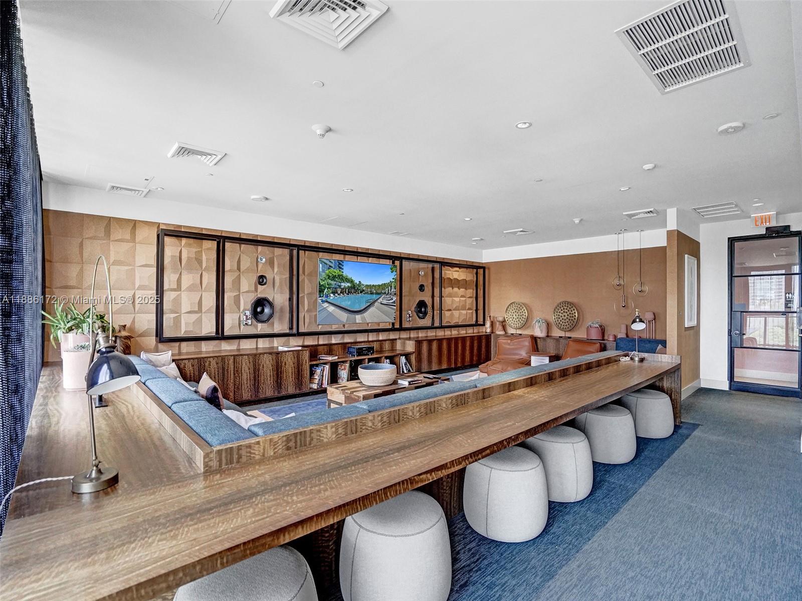 121 NE 34th St # 1406A