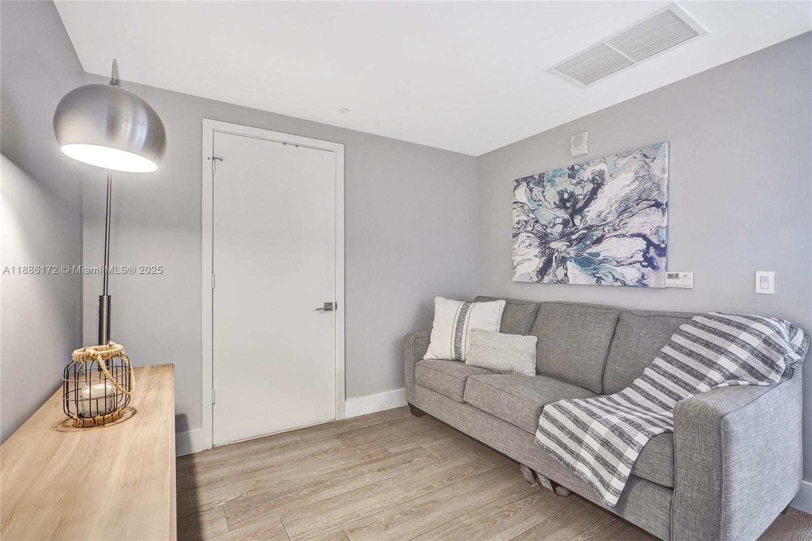 121 NE 34th St # 1406A