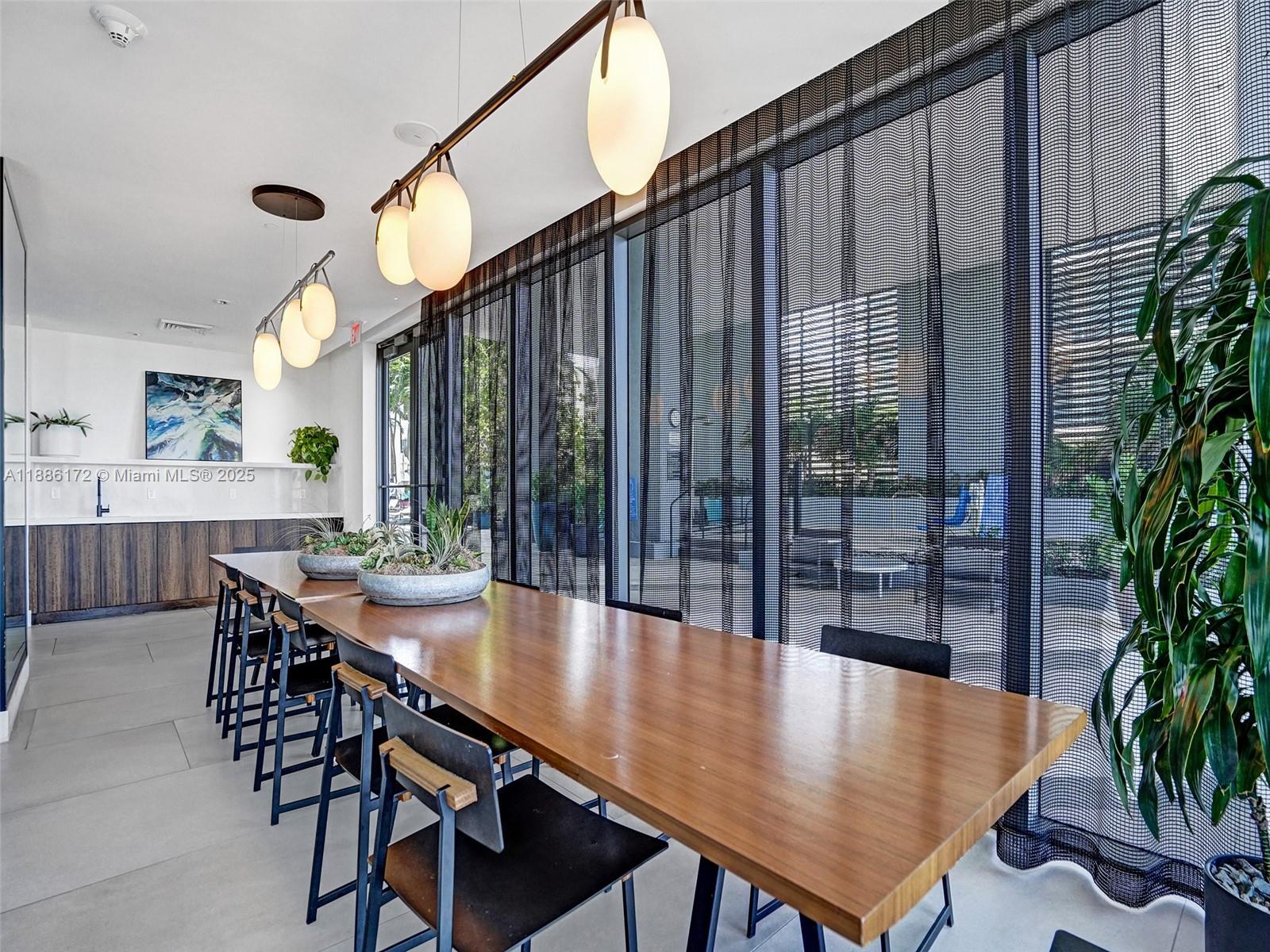 121 NE 34th St # 1406A