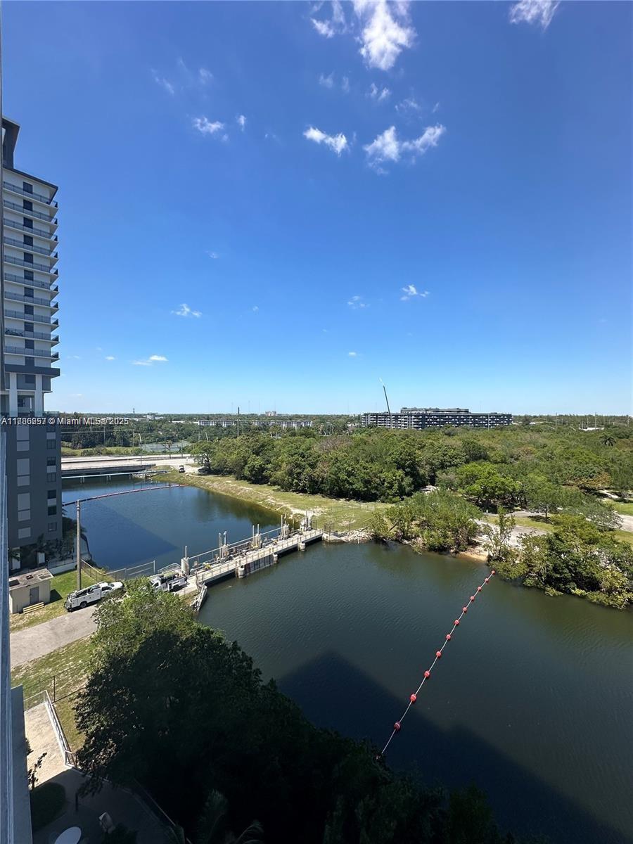 16385 Biscayne Blvd # 904