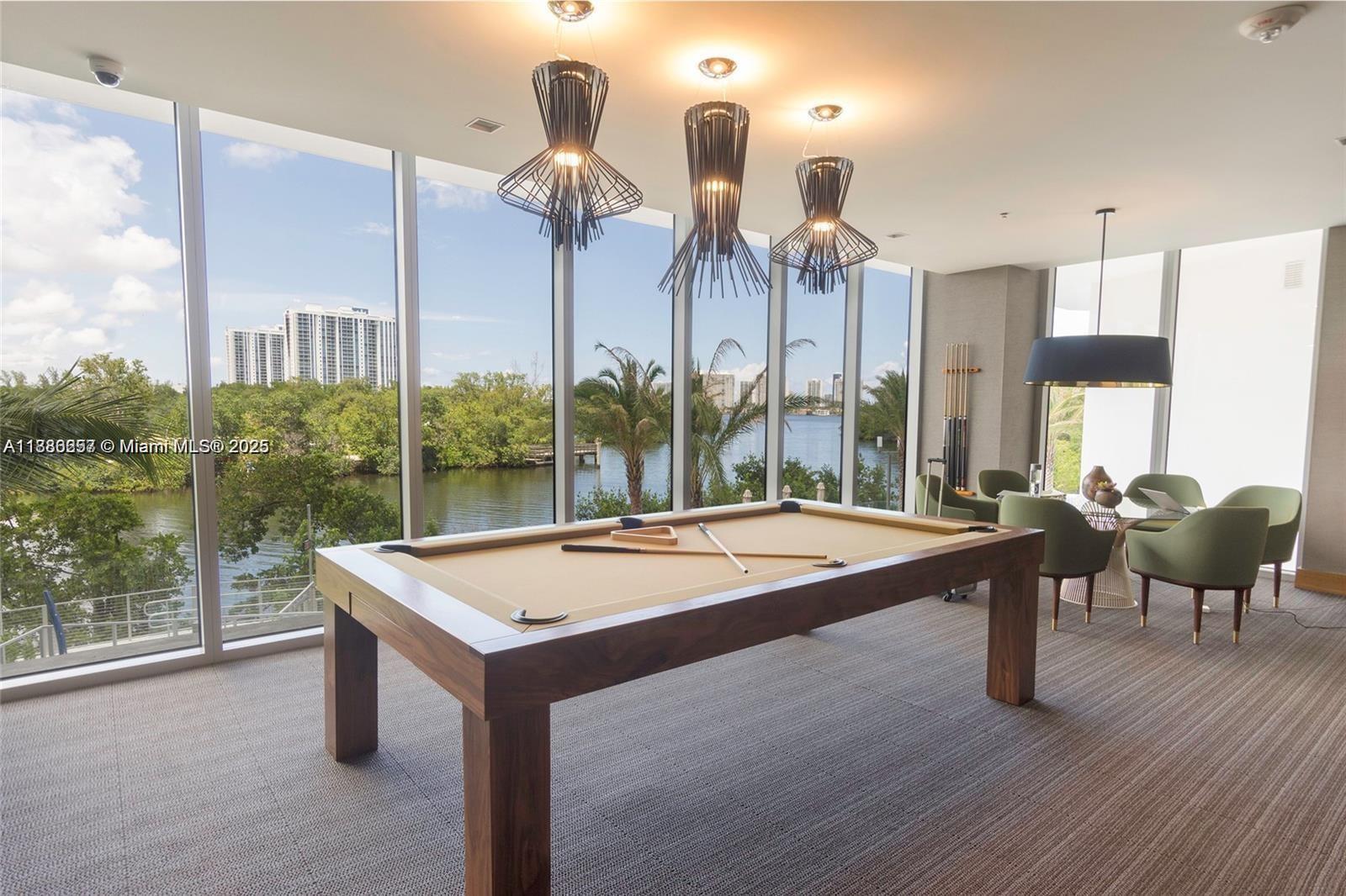 16385 Biscayne Blvd # 904