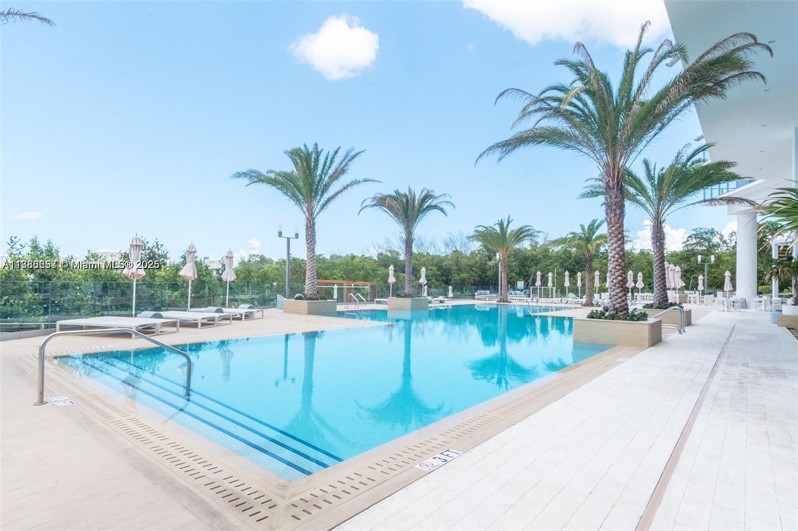 16385 Biscayne Blvd # 904