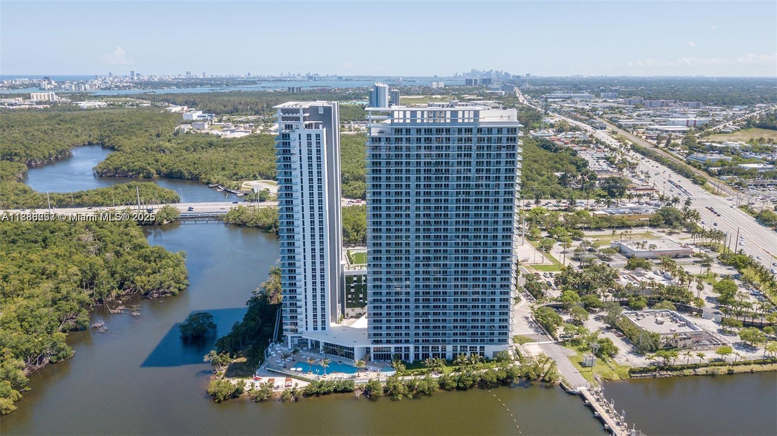 16385 Biscayne Blvd # 904