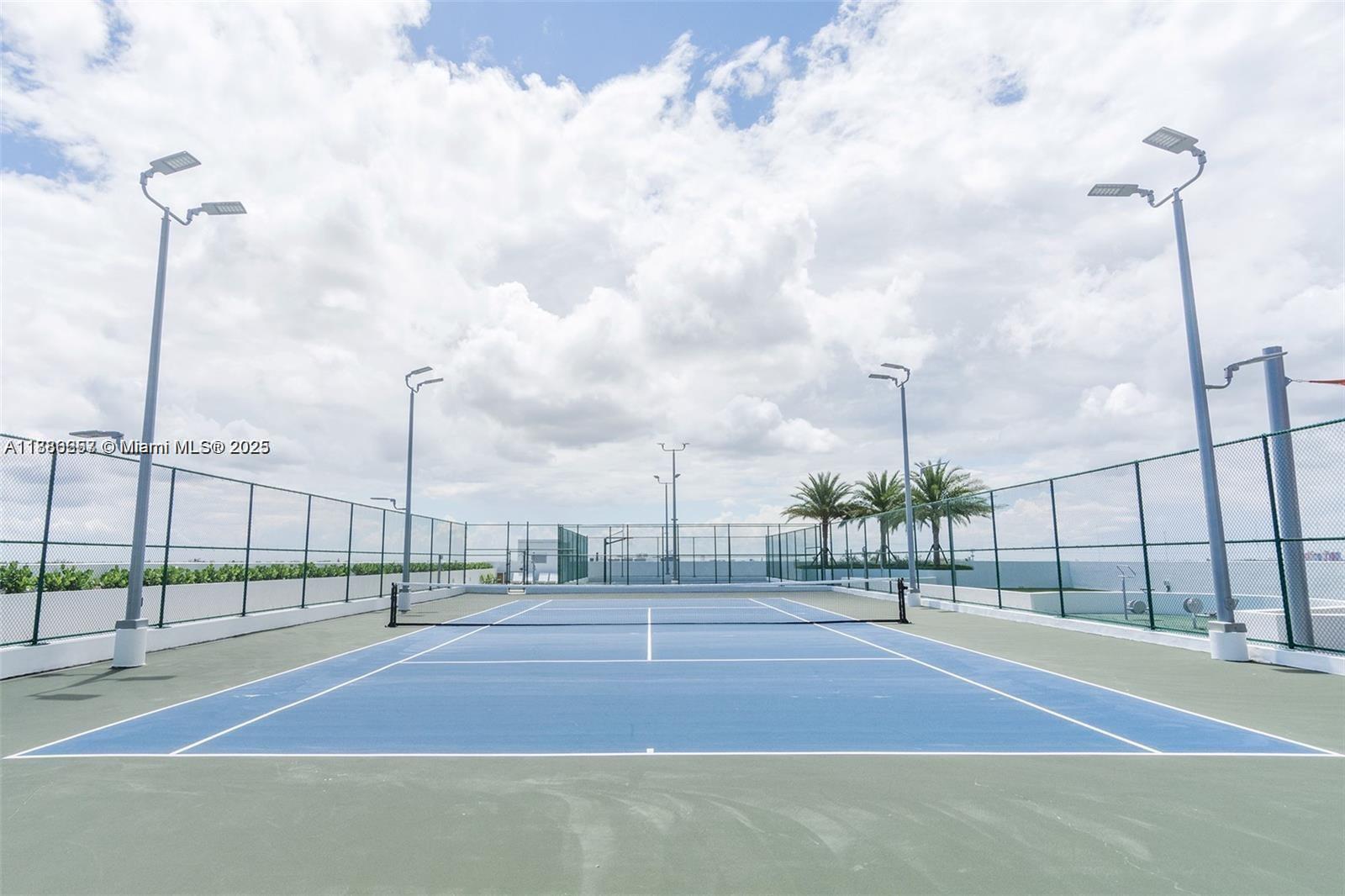 16385 Biscayne Blvd # 904