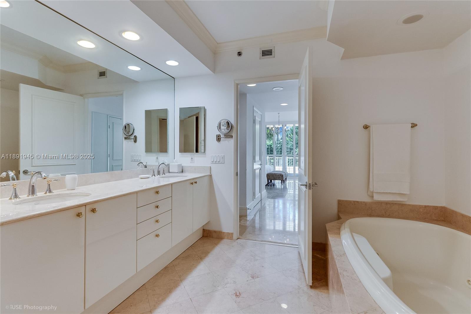 791 Crandon Blvd # 303