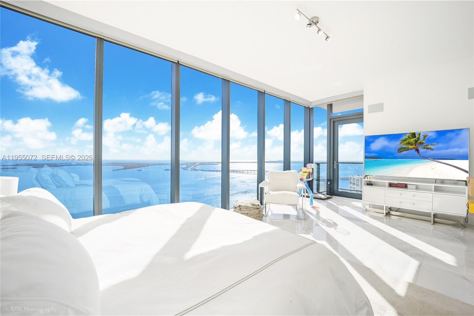 1451 Brickell Ave # 3902