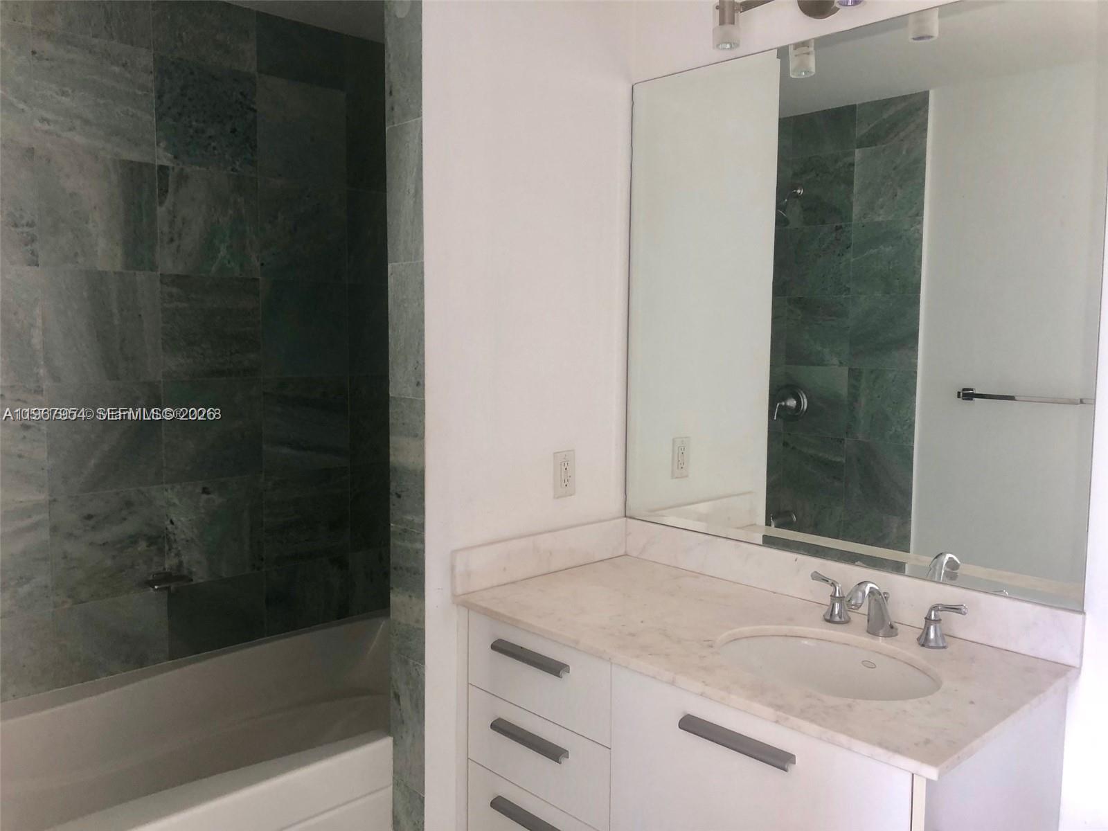 1060 Brickell Ave # 3807