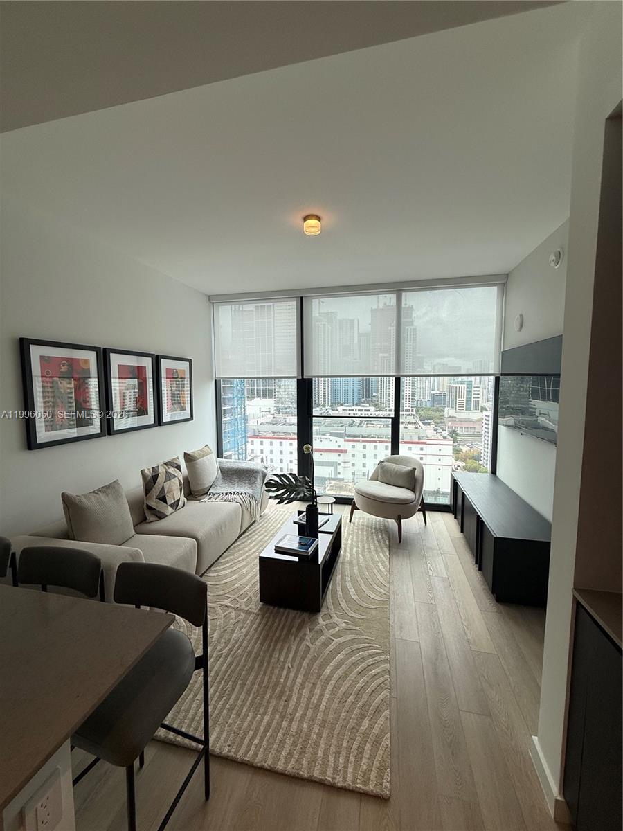20 NE 11th St # 2909