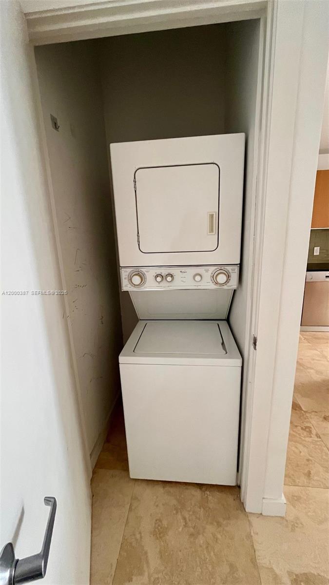 1050 BRICKELL AV # 1408