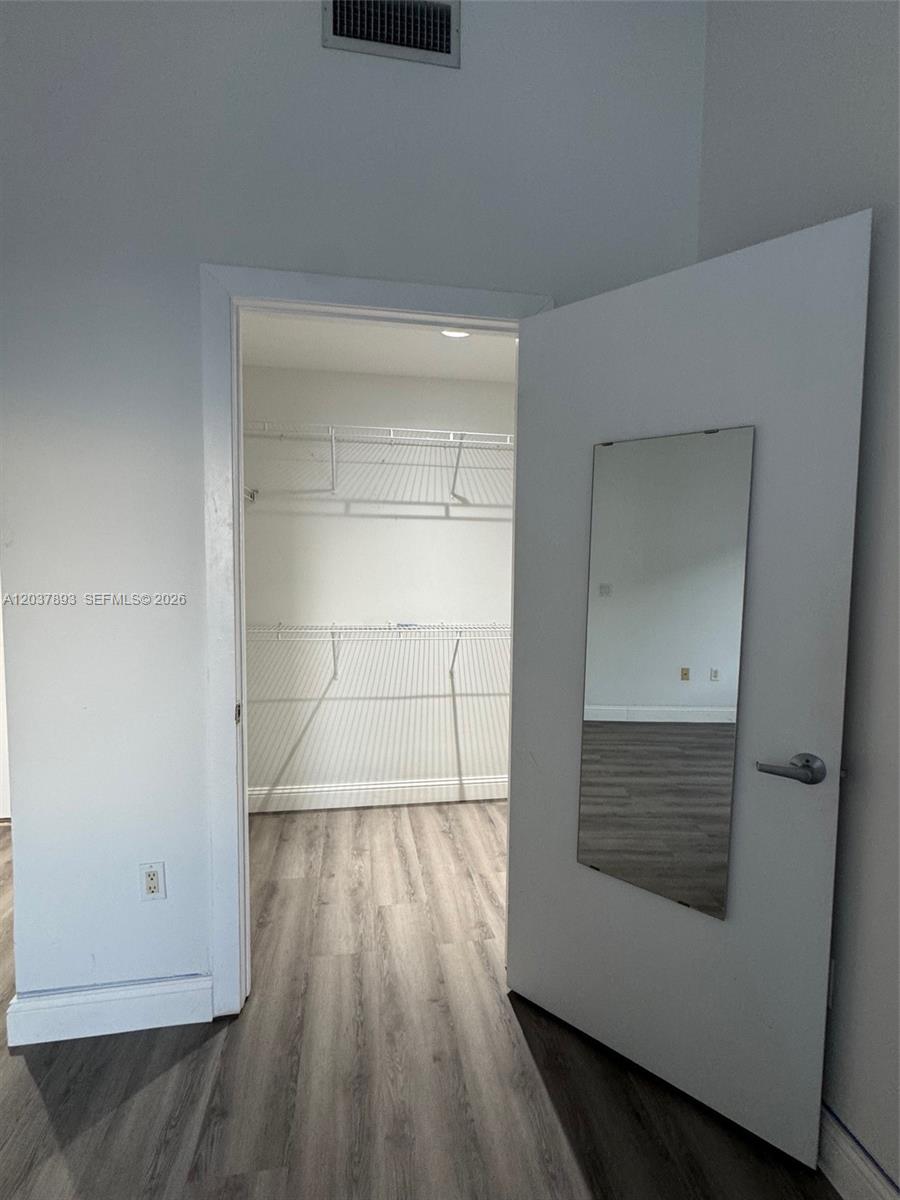 1060 Brickell Ave # 4115