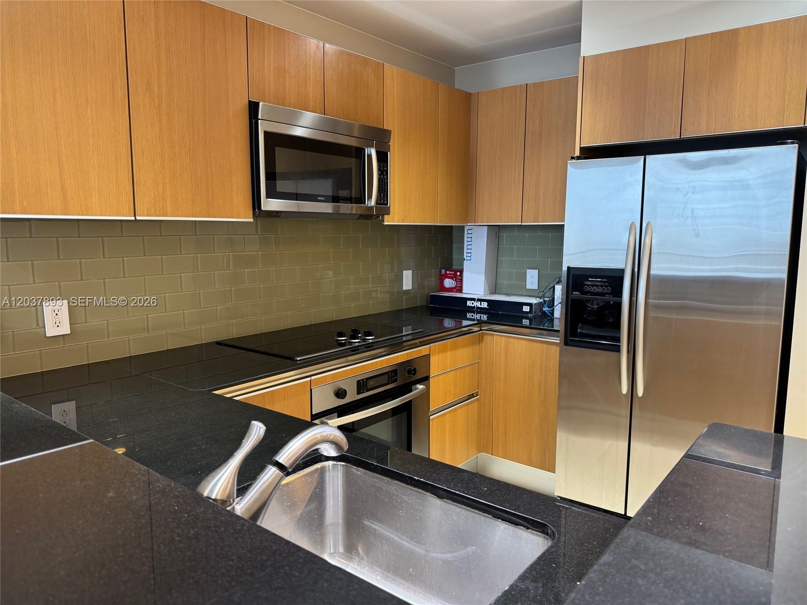 1060 Brickell Ave # 4115