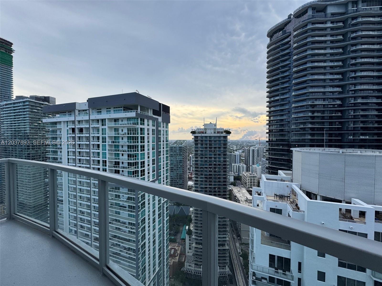 1060 Brickell Ave # 4115