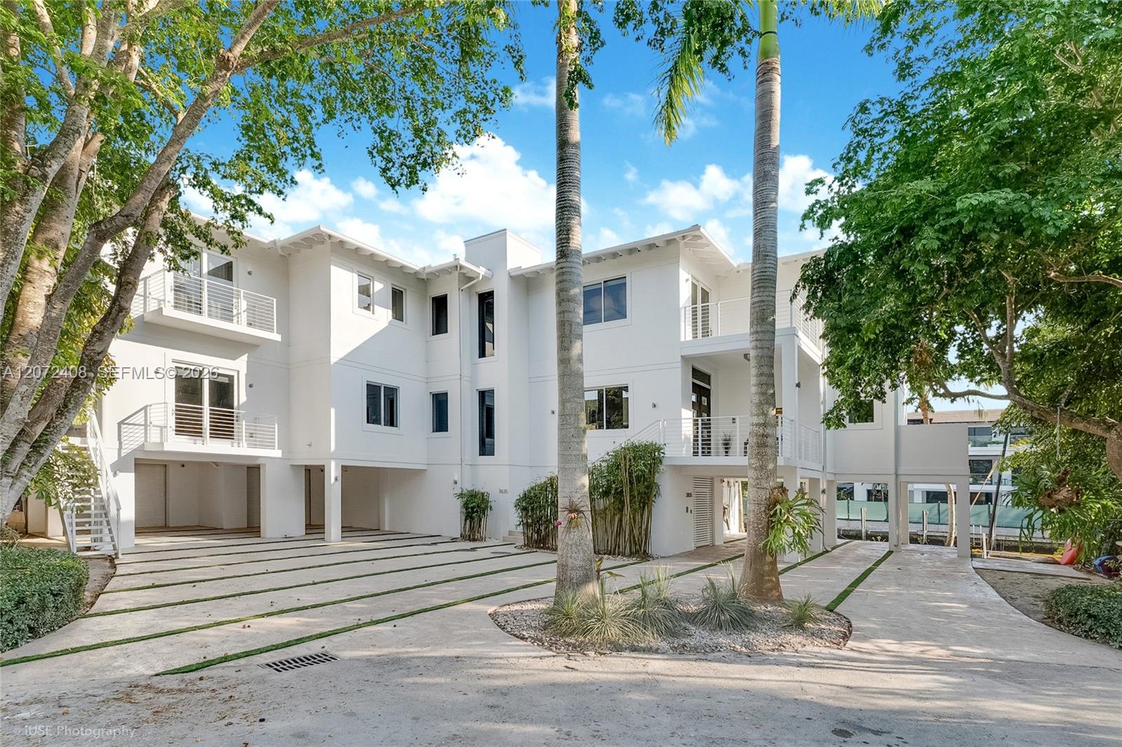 3835 Carole Ct