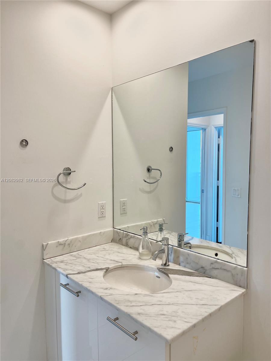 950 Brickell Bay Dr # 4908