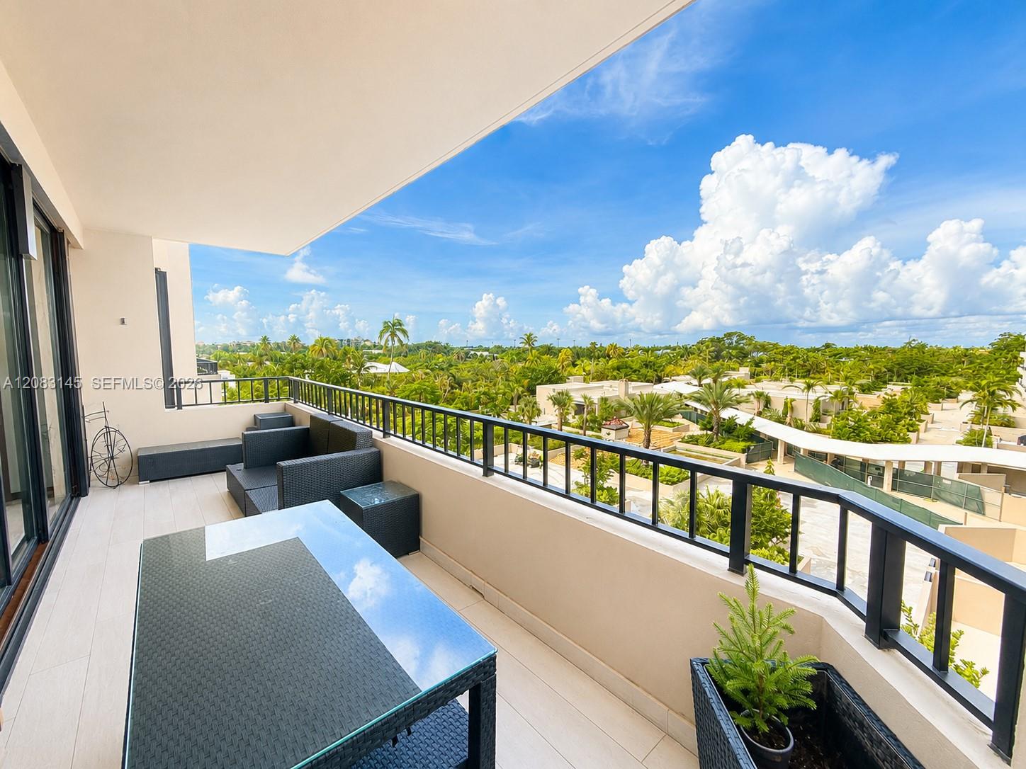151 Crandon Blvd # 405