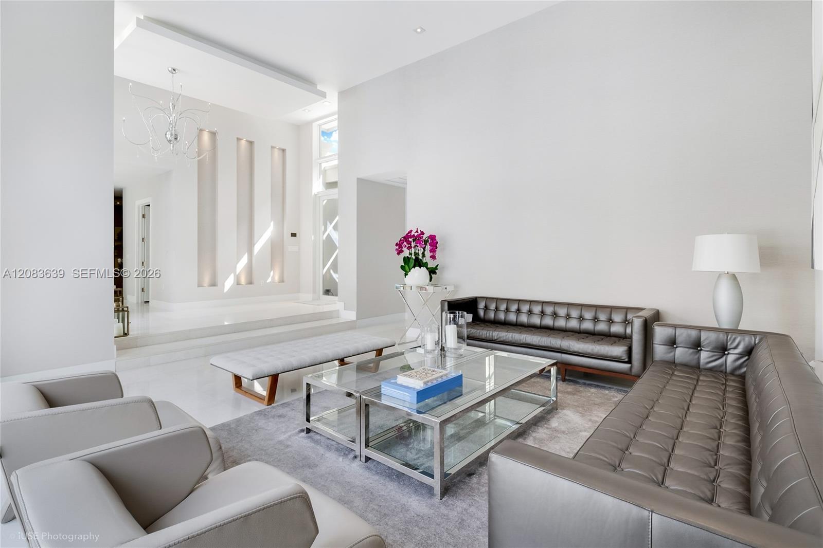 137 W Shore Dr W