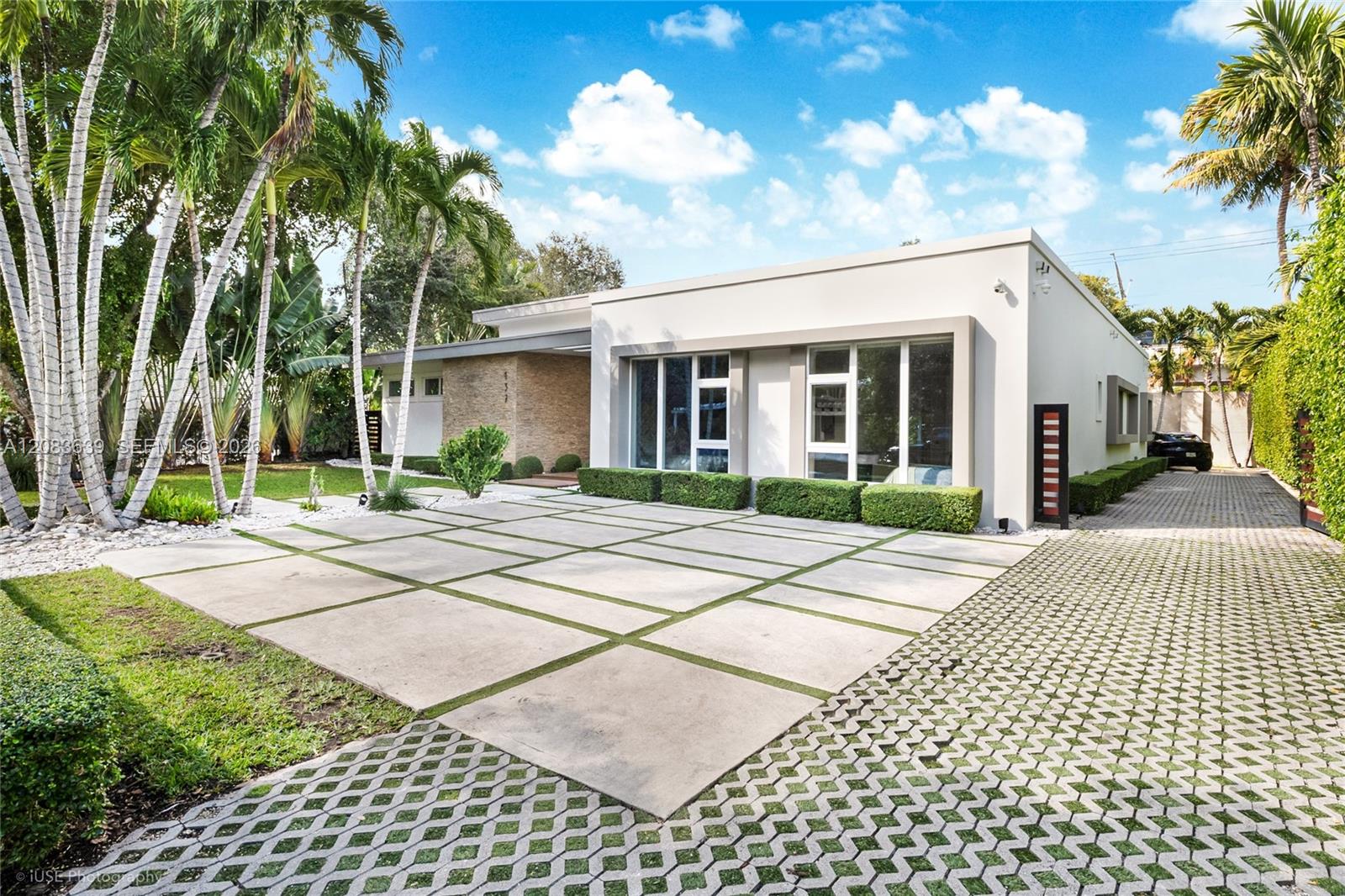 137 W Shore Dr W