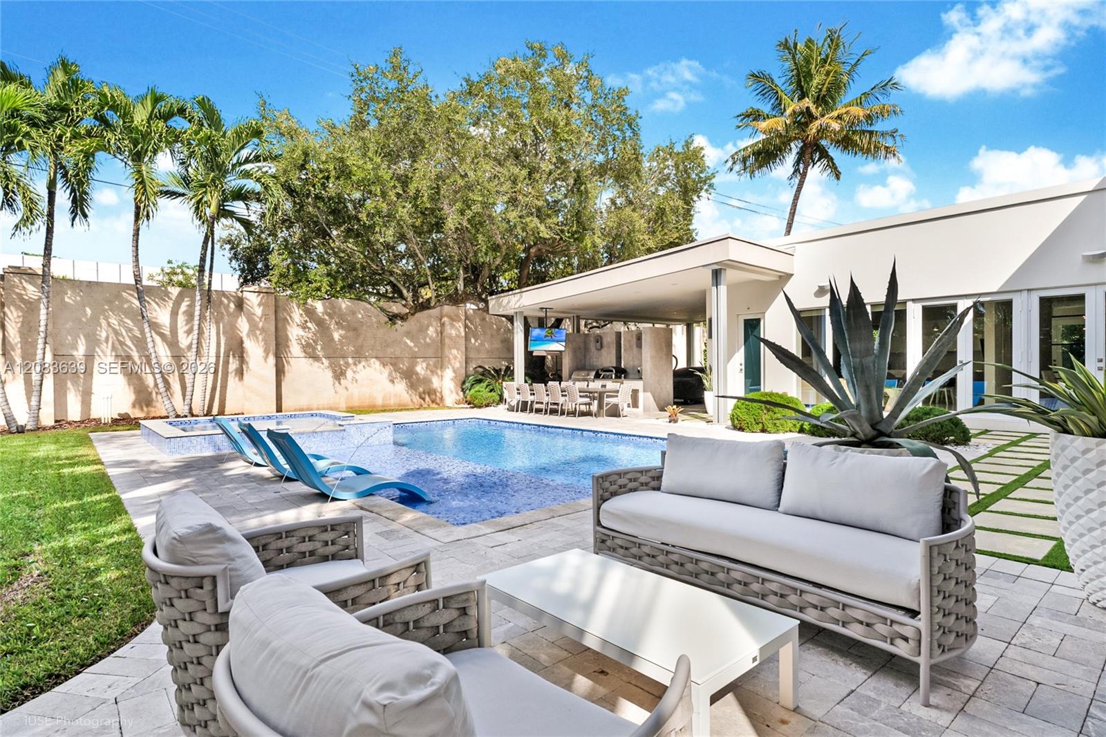137 W Shore Dr W